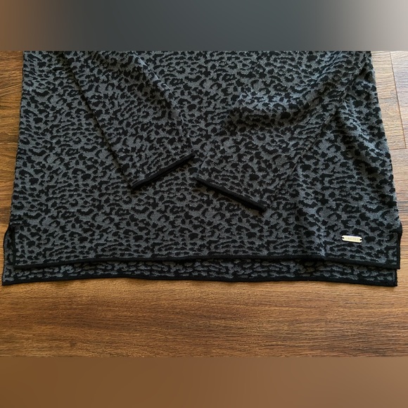 Calvin Klein Leopard Print Cowl Neck Long Sleeve Sweater - Picture 6 of 11